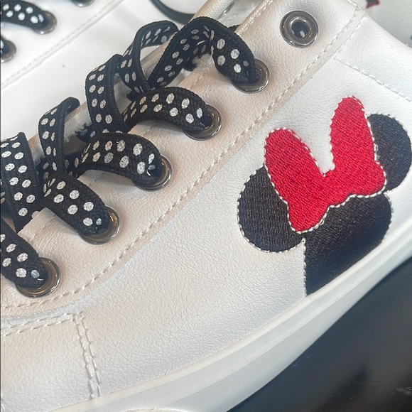 Disney White and Black Sneakers with Minnie Mouse Design women’s size 8 new - Picture 3 of 6
